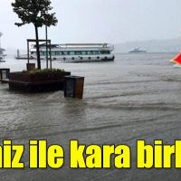 Üsküdar'da yağmur sonrası deniz karayla birleşti