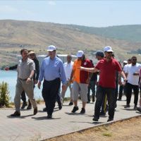 Van Gölü içi yürüyorlar