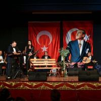 Volkan Konak Şarkılarıyla Anıldı
