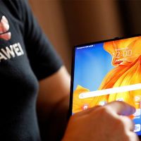 Yeni satışa çıkan Huawei Mate Xs Türkiye'de tükendi!