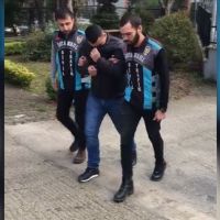 Yol kesip evrak kontrol eden taksici yakalandı