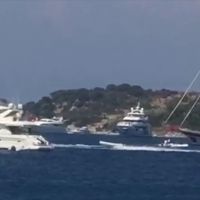 Bodrum'da kaptanı denize düşen sürat botunun etrafında dönmesi kameraya yansıdı