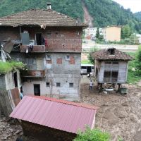 Rize'deki şiddetli yağışın ardından hasar tespit ve temizleme çalışmaları sürüyor