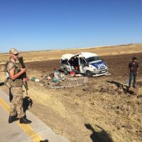 Şanlıurfa'da tarım işçilerini taşıyan minibüs devrildi: 1 ölü, 25 yaralı