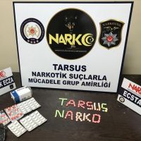 Mersin'de uyuşturucu operasyonlarında yakalanan 2 kişiden biri tutuklandı