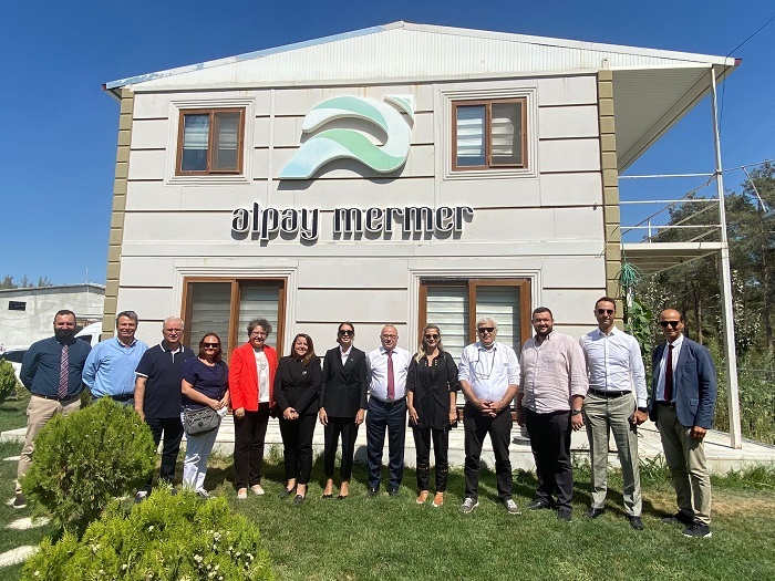  Egeli madenciler orman yangınlarının yaralarını sarmak için seferber oldu