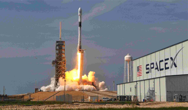 10 Haberleşme uydusu SpaceX tarafından yörüngeye gönderildi
