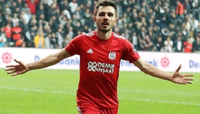 3 büyükler Emre için kılıçları çekti