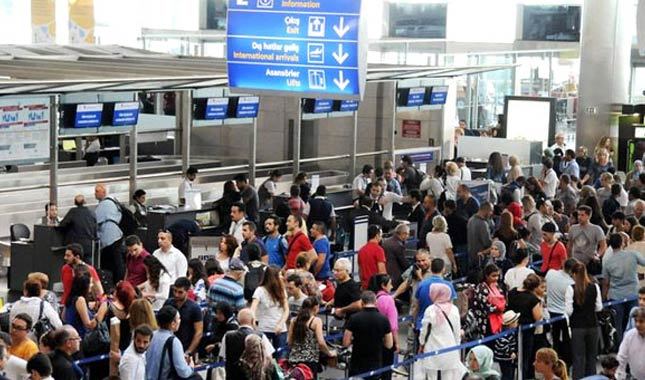 3 günlük tatil, Atatürk Havalimanı'nda yoğunluğa neden oldu