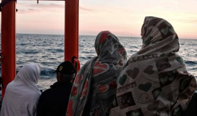 629 sığınmacı Akdeniz'in ortasında kaldı