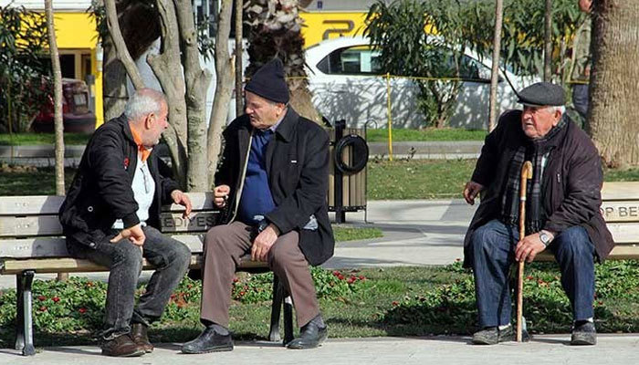 65 yaş üstüne hafta sonu sokağa çıkma izni geliyor