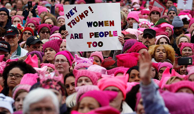 ABD'de kadınlar Trump'ı protesto için sokaklarda