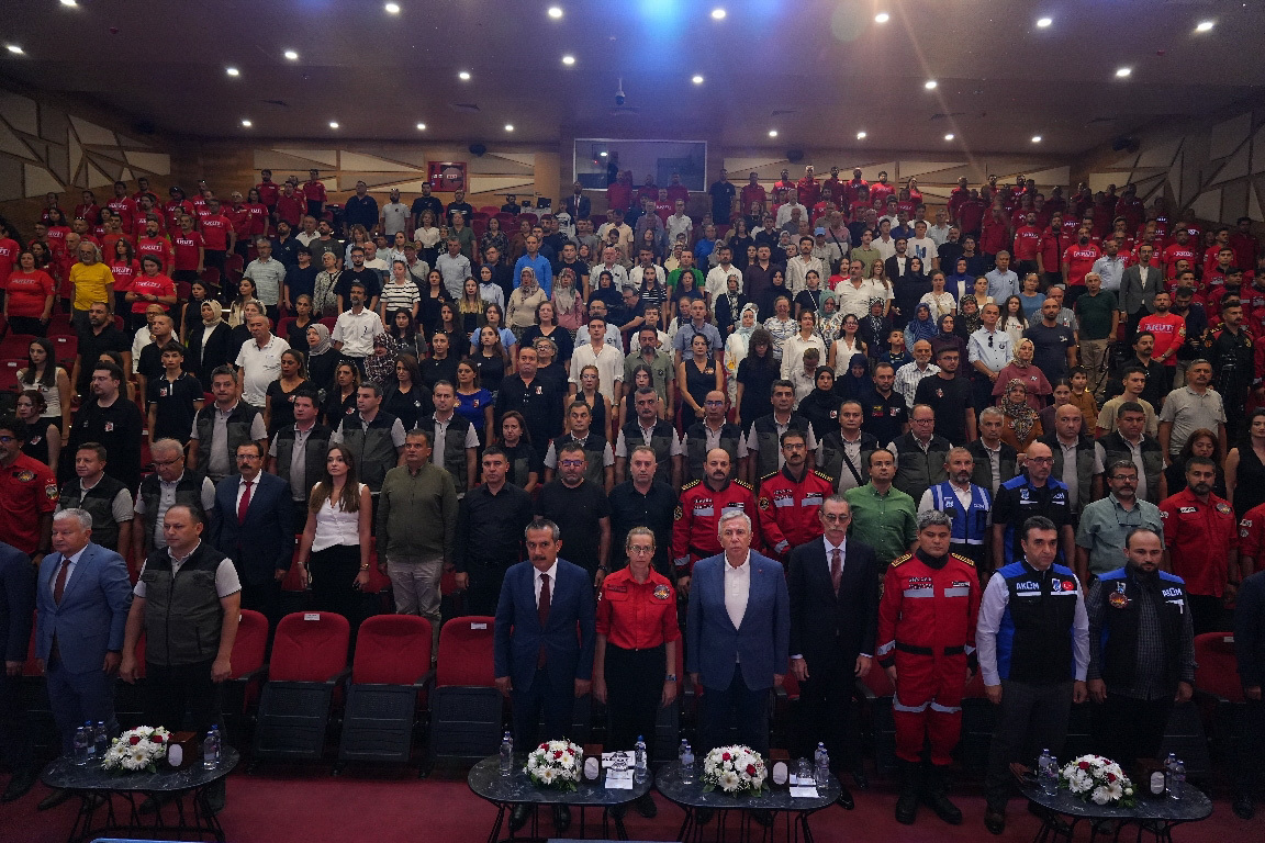 AKUT, Eskişehir yangınında hayatını kaybeden gönüllüleri ve orman işçilerini saygıyla andı