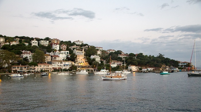 Adalı Yayınları'ndan İstanbul Adaları'nın en küçük ve güzeli Burgazadası için yeni kitap