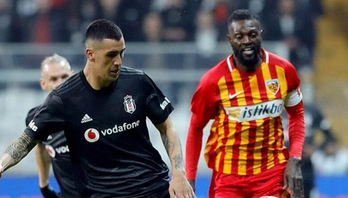 Adebayor Kayserispor'a veda etti