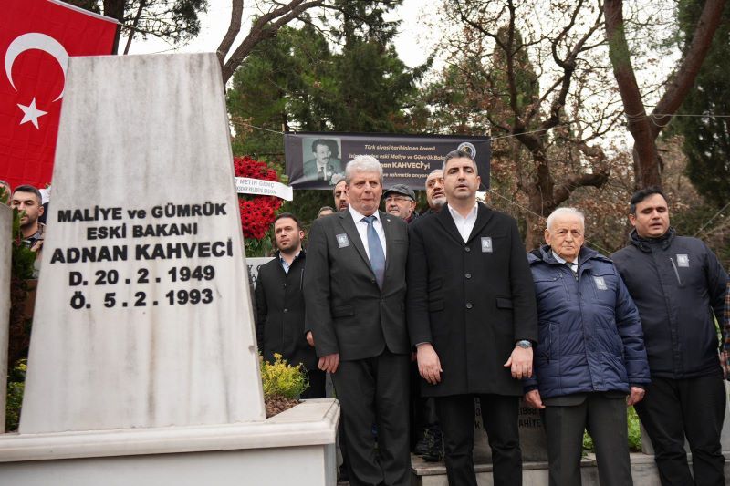 Adnan Kahveci, Vefatının 33. Yıl Dönümünde Kabri Başında Anıldı