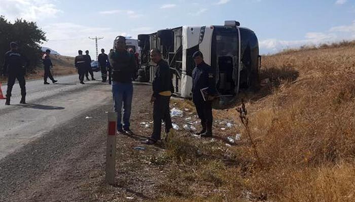 Afyon'da tur otobüsü devrildi: 1 ölü, 30 yaralı
