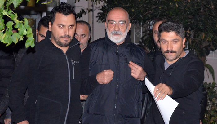 Ahmet Altan İstanbul'daki evinde gözaltına alındı