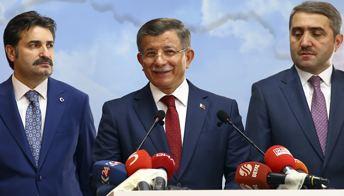 Ahmet Davutoğlu AK Parti'den istifa etti