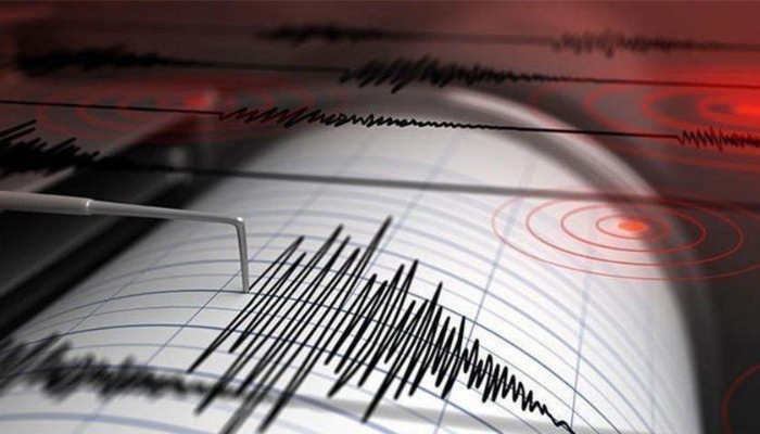 Akdeniz'de deprem! Komşu fena sallandı