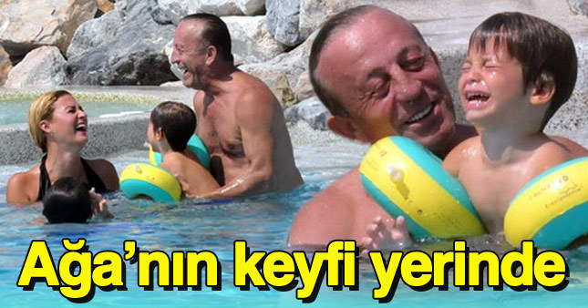 Ali Ağaoğlu tatilin keyfini çıkarıyor