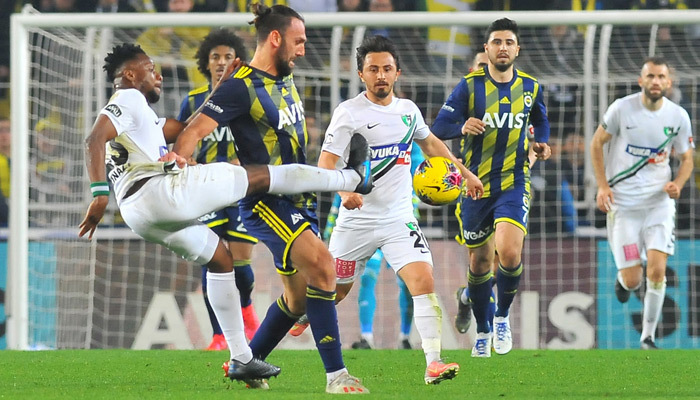 Fenerbahçe bir puanı son saniyelerde kurtardı