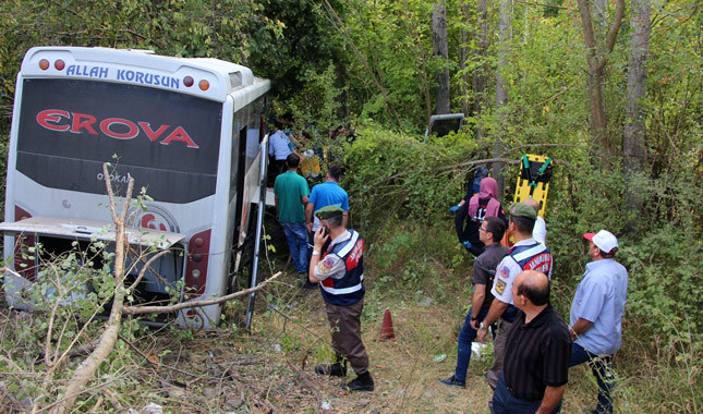 Amasya'da yolcu midibüsü devrildi: 26 yaralı