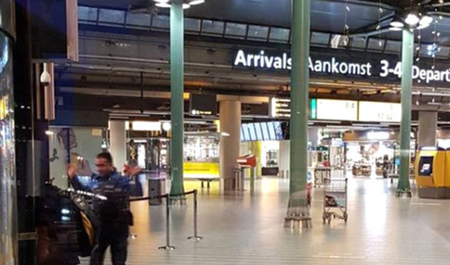 Amsterdam Havalimanı'nda bıçaklı saldırı