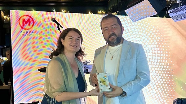 Anavarza Bal'ın Guinness rekoru sahibi “Dünyanın En Büyük Arı Oteli” projesine Altın TAMGA