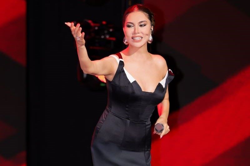 Antalya'da Bayram Ebru Yaşar'la Kutlandı: Arka Arkaya İki Konser, Tek Yıldız!