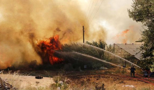 Antalya'da dev orman yangını! Yerleşim yerleri zarar gördü