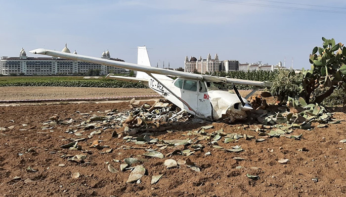 Antalya'da eğitim uçağı düştü! Can kaybı yok!