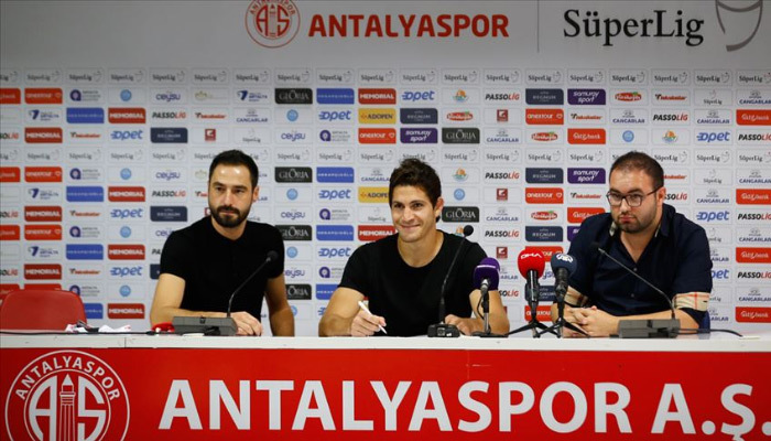 Antalyaspor'un yeni transferi Leschuk imzaladı