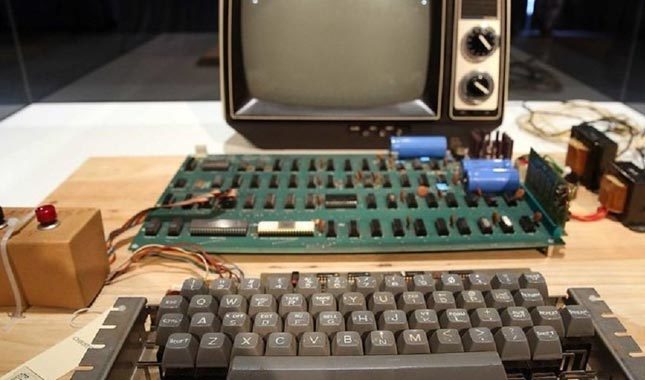 Apple'ın ürettiği ilk kişisel bilgisayar, açık artırmada satıldı