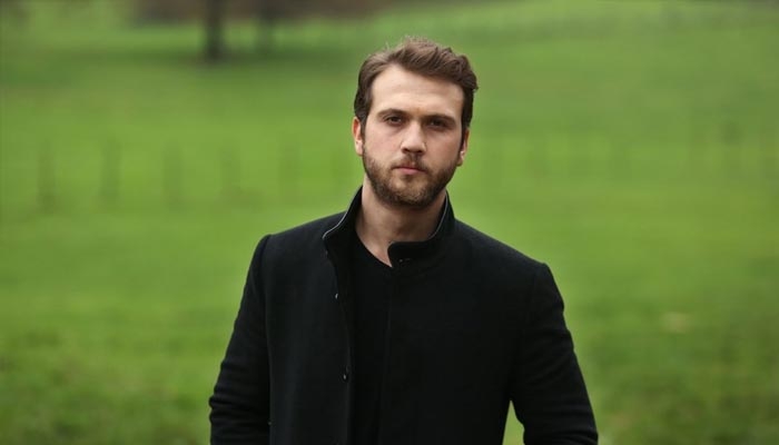 Aras Bulut İynemli kameranın arkasına geçti