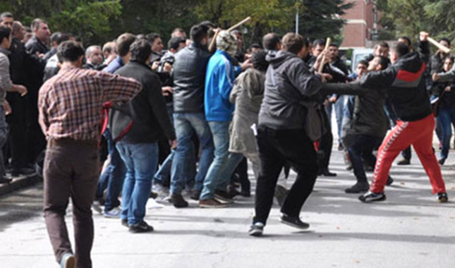 Ardahan'da karşıt görüşlü öğrenciler birbirien girdi