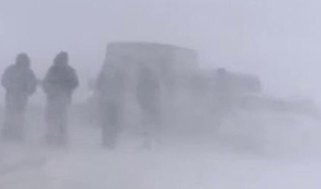 Ardahan'da ulaşıma kar ve tipi engeli