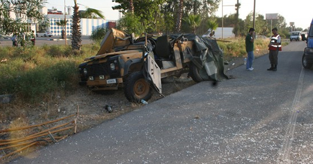 Askeri araç devrildi, 7 yaralı
