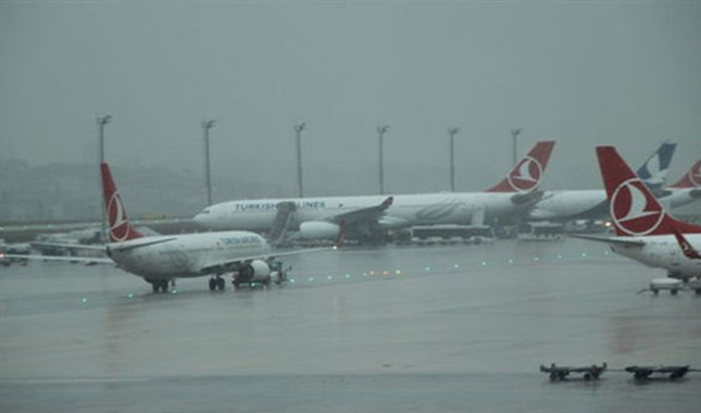 Atatürk Havalimanı'na uçaklar inemiyor!