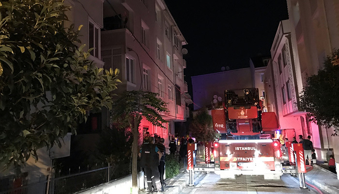 Avcılar'da korkutan yangın! 4 katlı bina yandı