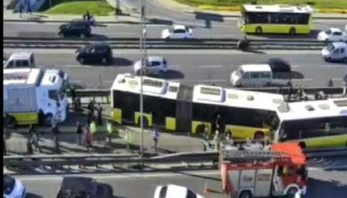 Avcılar'da metrobüs kazası!