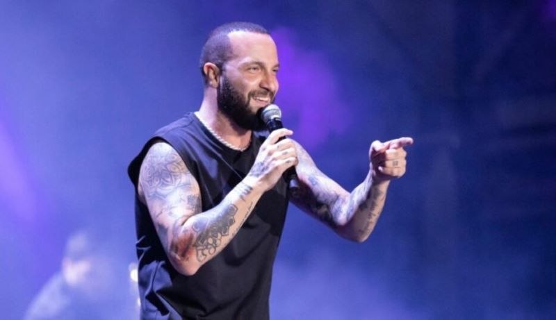 BERKAY'DAN HARBİYE'DE MÜZİK DOLU BİR GÖRSEL ŞÖLEN: “BU GECE BİTMESİN!”