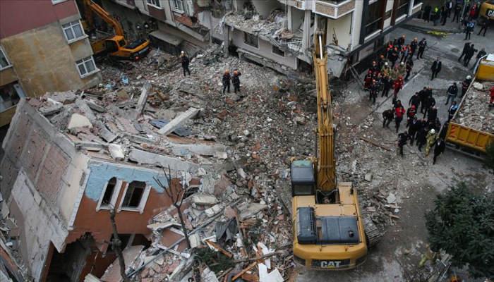 Bahçelievler'de çöken binanın enkazı kaldırıldı