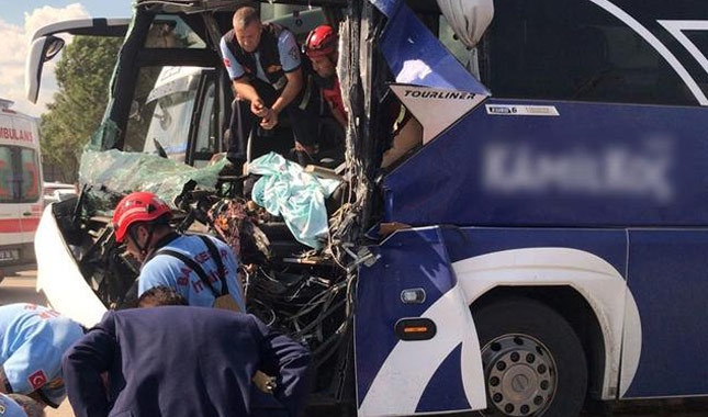 Balıkesir'de yolcu otobüsü kaza yaptı: 1 ölü, 17 yaralı