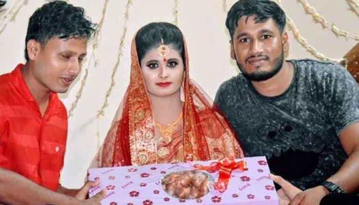 Bangladeş'te düğün hediyesi olarak soğan taktılar