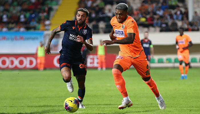Başakşehir lider Alanyaspor'a dur dedi