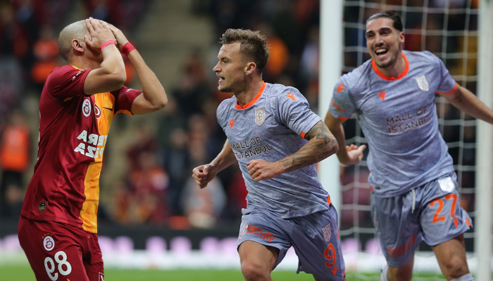 Başakşehir zirveye oturdu! Aslan kayıplarda!