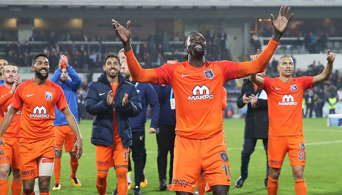 Başakşehir'de 3 ayrılık