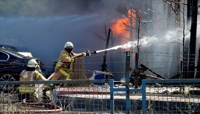 Başakşehir'de fabrika yangını!