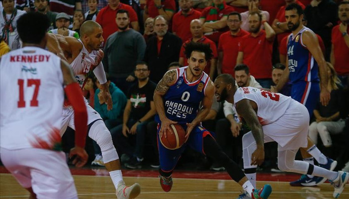 Basketbolda ilk yarının lideri Anadolu Efes